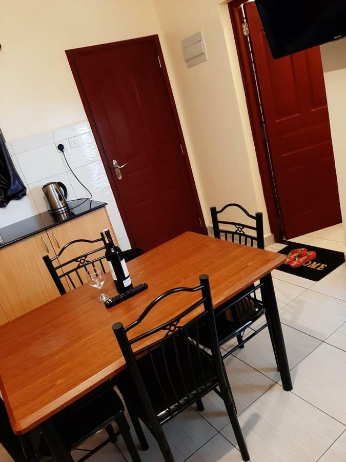 Mercy-Phillips Apartments Located At Eagle Tower Building Nairobi City Centre Buitenkant foto