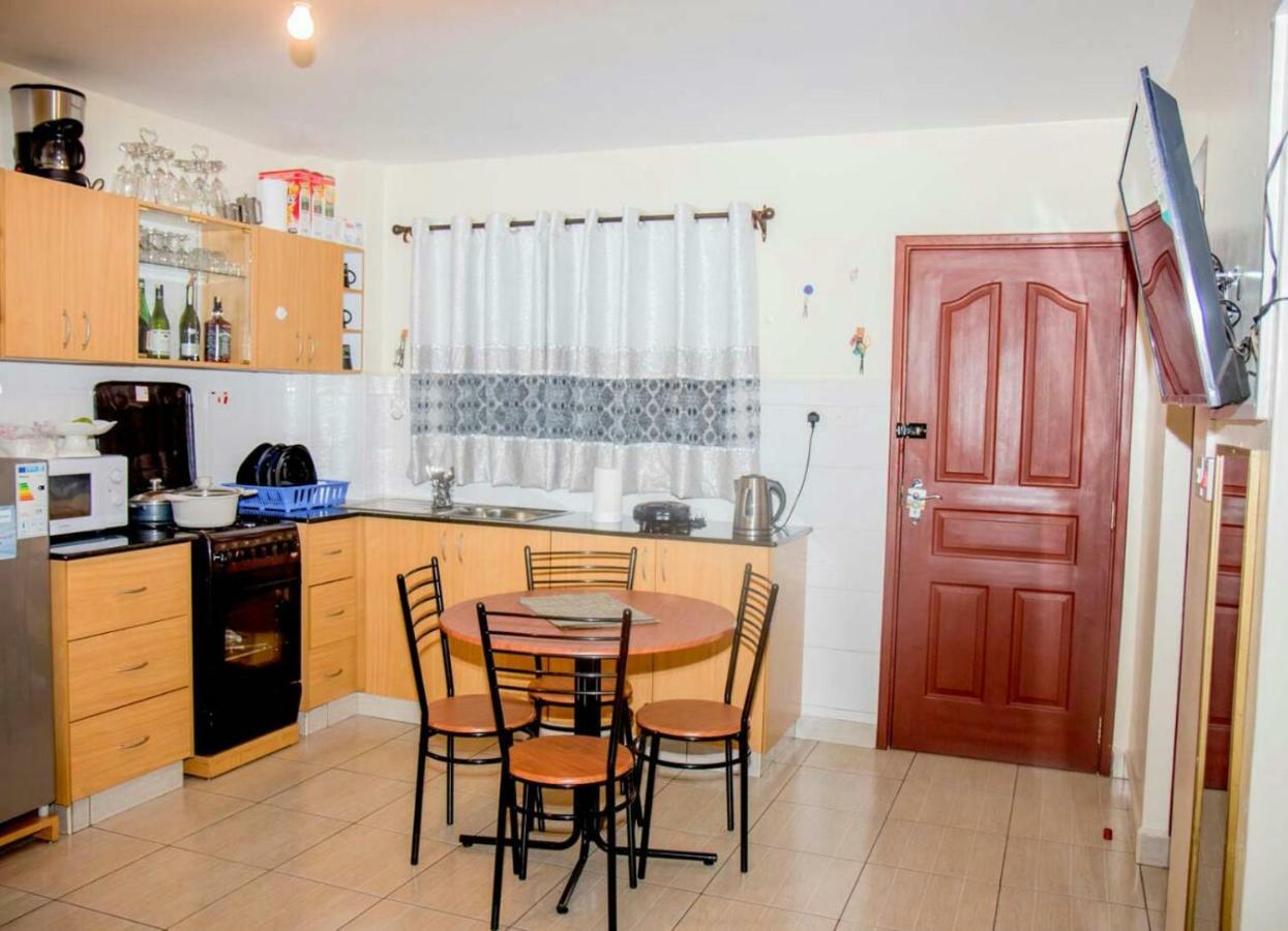 Mercy-Phillips Apartments Located At Eagle Tower Building Nairobi City Centre Buitenkant foto
