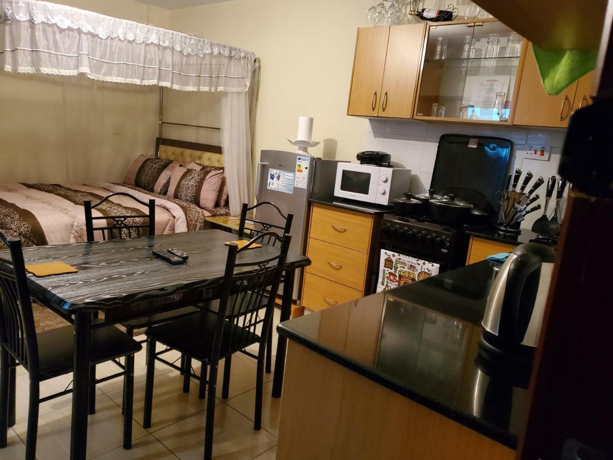 Mercy-Phillips Apartments Located At Eagle Tower Building Nairobi City Centre Buitenkant foto